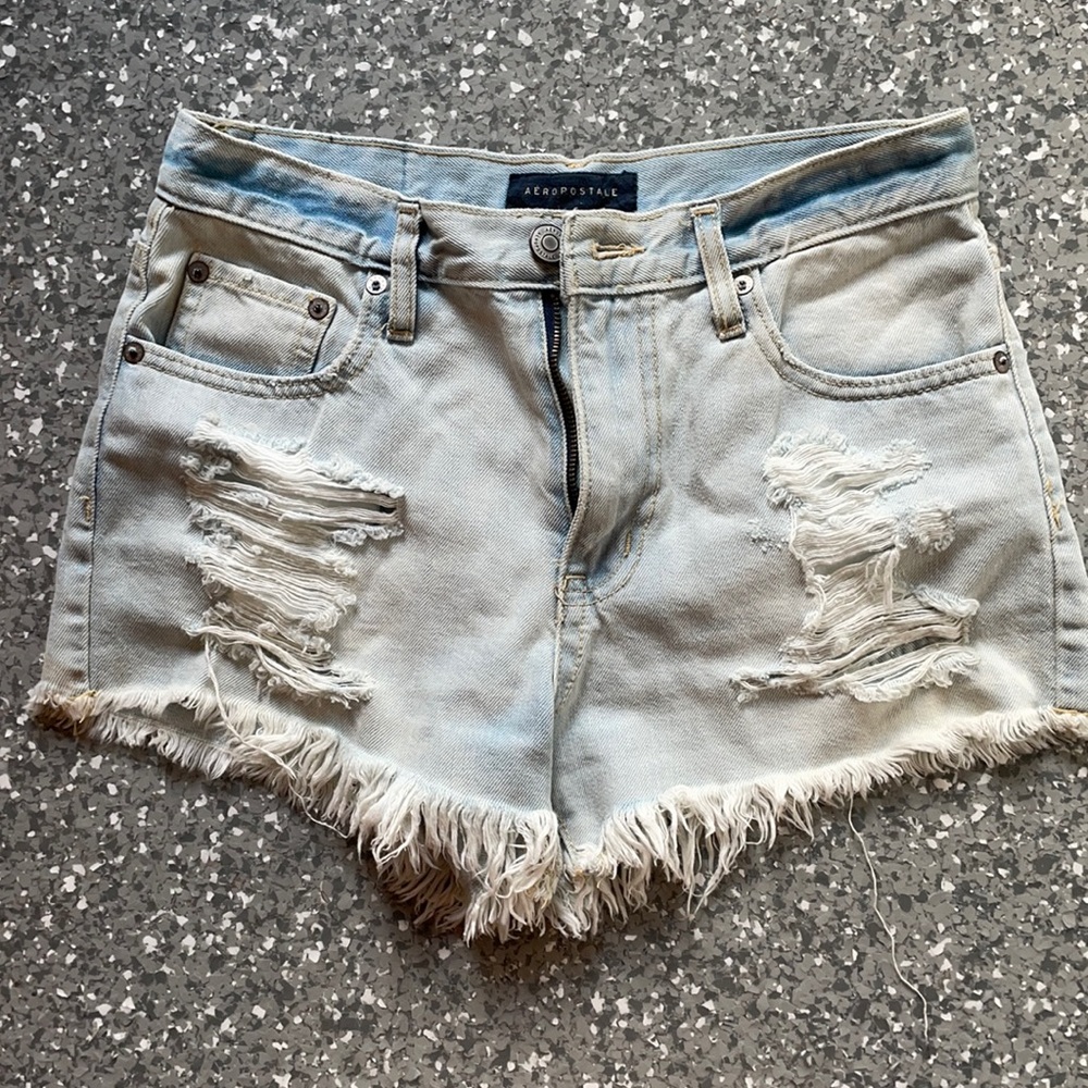 Light wash denim cut off short
